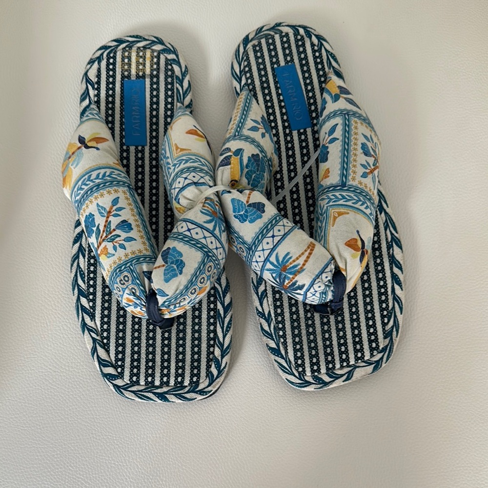 FARM Rio Blue and White Patterned Slippers, Sandals. Comfy, Vacation ready - Picture 4 of 6